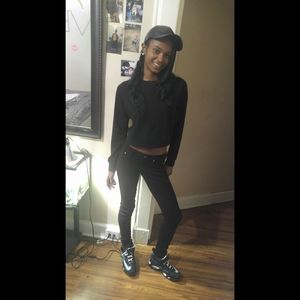 Meet your Posher, Ebony